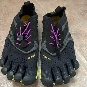 Vibram fivefingers Women’s V-run, size 37, like new